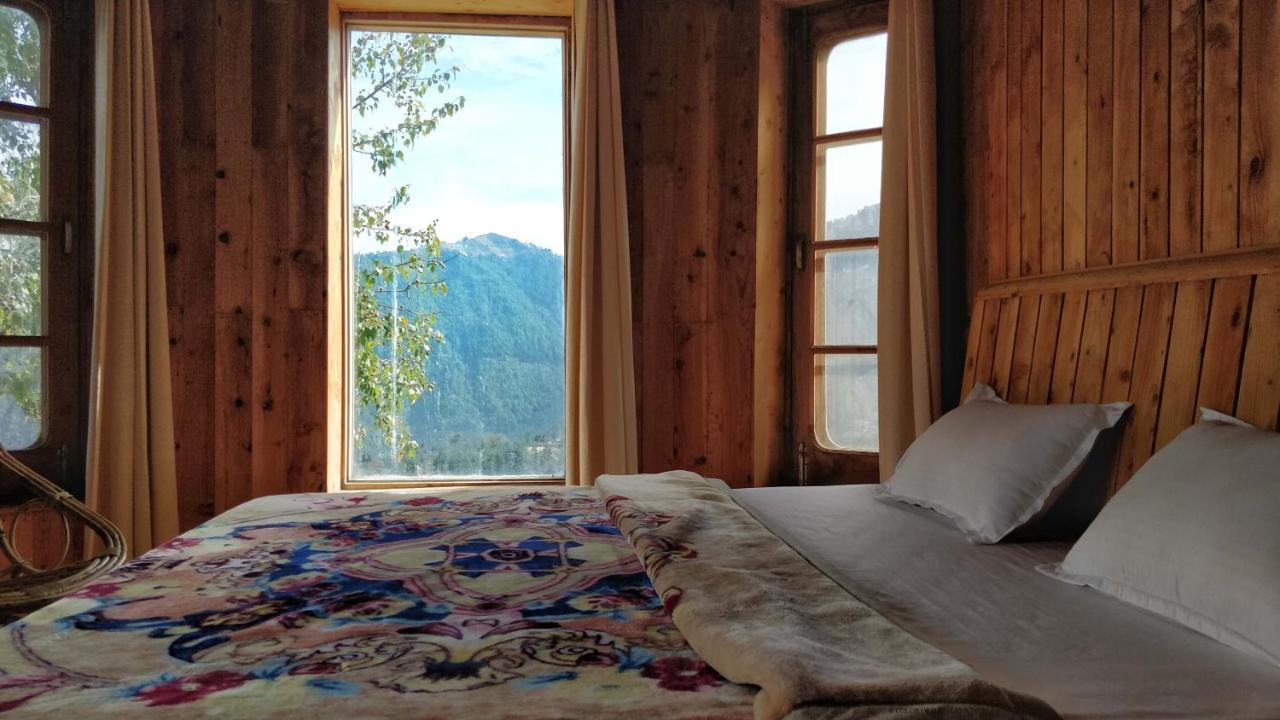 Loghouse At Khajjiar Lake Esterno foto